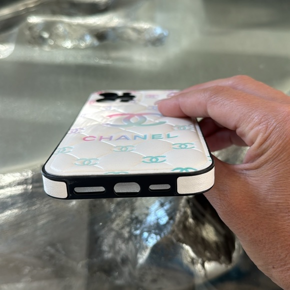 Chanel iPhone cover 12 pro max - Picture 5 of 5